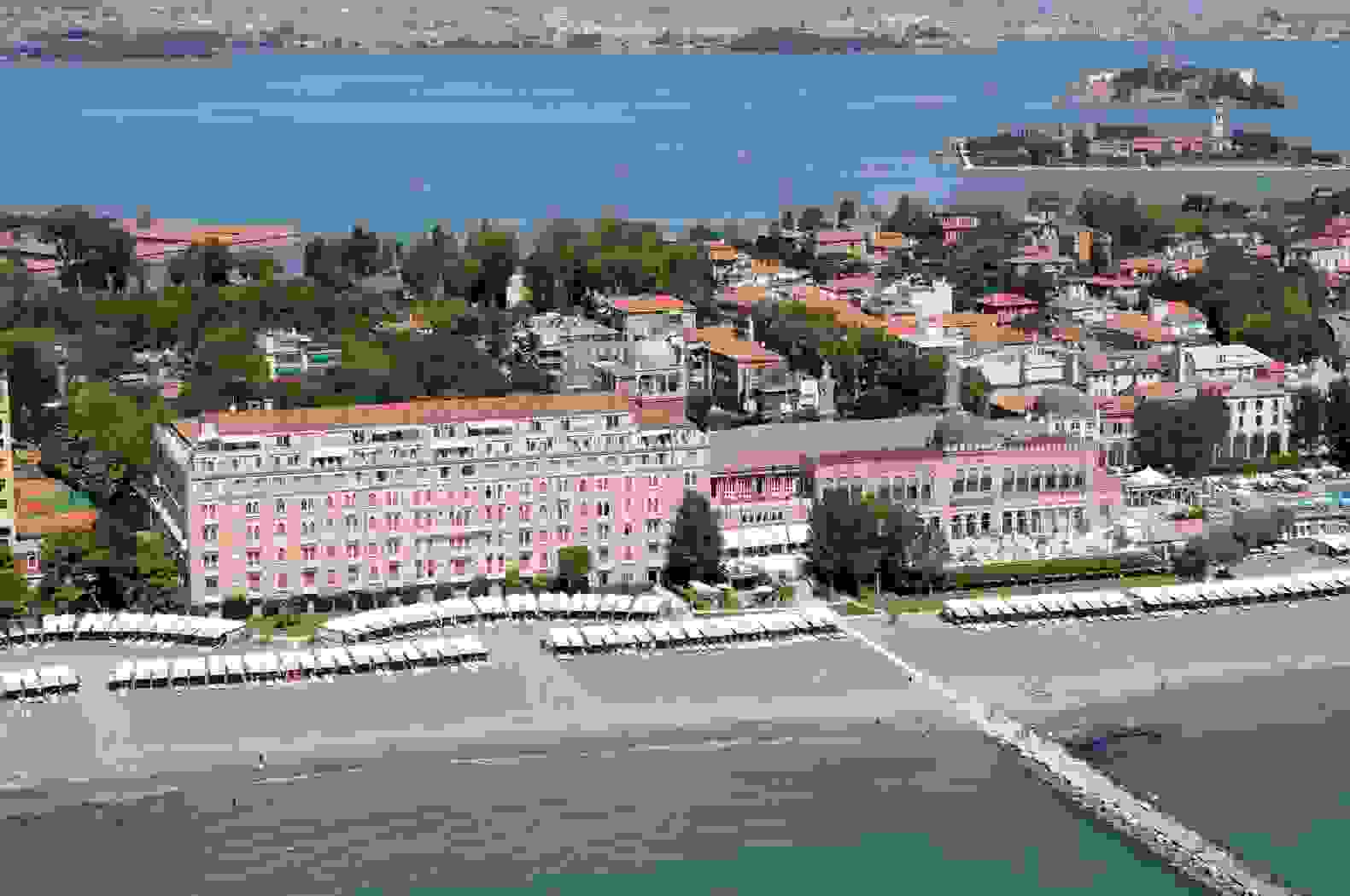 Vista aerea dell'Hotel Excelsior Venice Lido Resort, 5 stelle a Venezia Lido