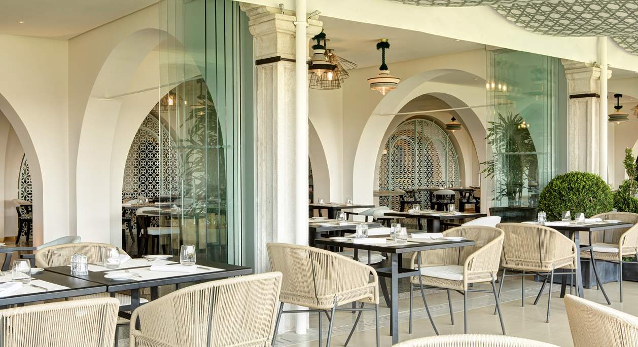 Elimar Beach Bar and Restaurant, interior view ! Hotel Excelsior Venice Lido Resort