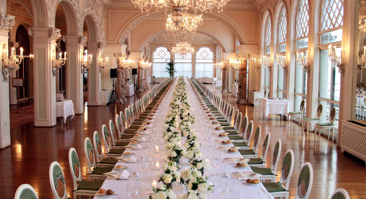 La Sala Stucchi arredata per il ricevimento di matrimonio | Hotel Excelsior Venice Lido Resort