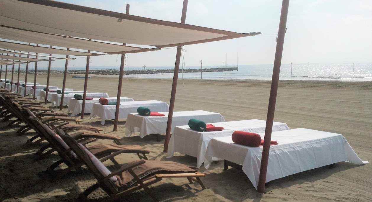 La spiaggia e le Cabanas dell'Hotel Excelsior Venice Lido Resort, Hotel 5 stelle Lido di Venezia