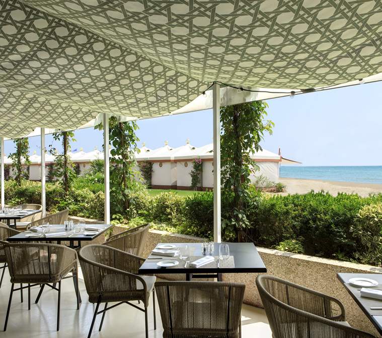 La veranda vista mare sulla spiaggia dell'Hotel Excelsior Venice Lido Resort