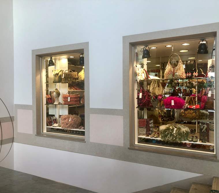 Le vetrine della boutique all'Hotel Excelsior Venice Lido Resort