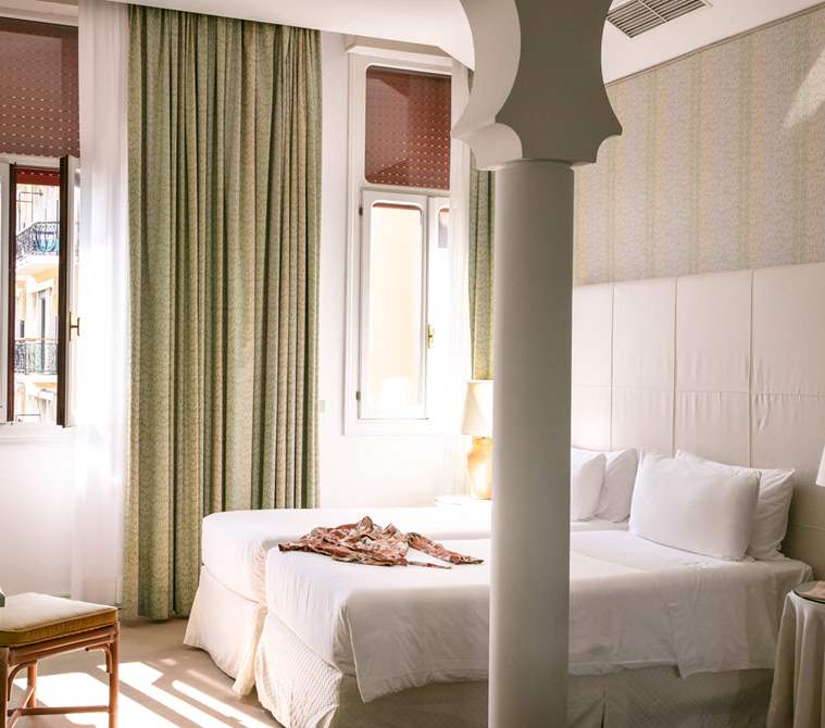 Una stanza con vista, dettagli interni | Hotel Excelsior Venice Lido Resort, hotel di lusso a Venezia