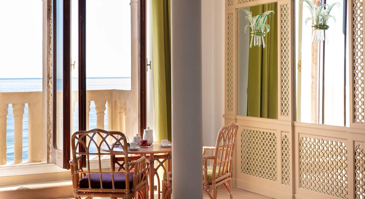 Details of a suite with sea view of Hotel Excelsior Venice Lido Resort | Luxury suites in Venice, Italy