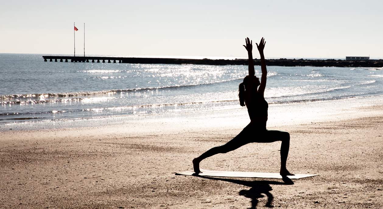 Yoga sulla spiaggia di Venezia | Hotel Excelsior Venice Lido Resort