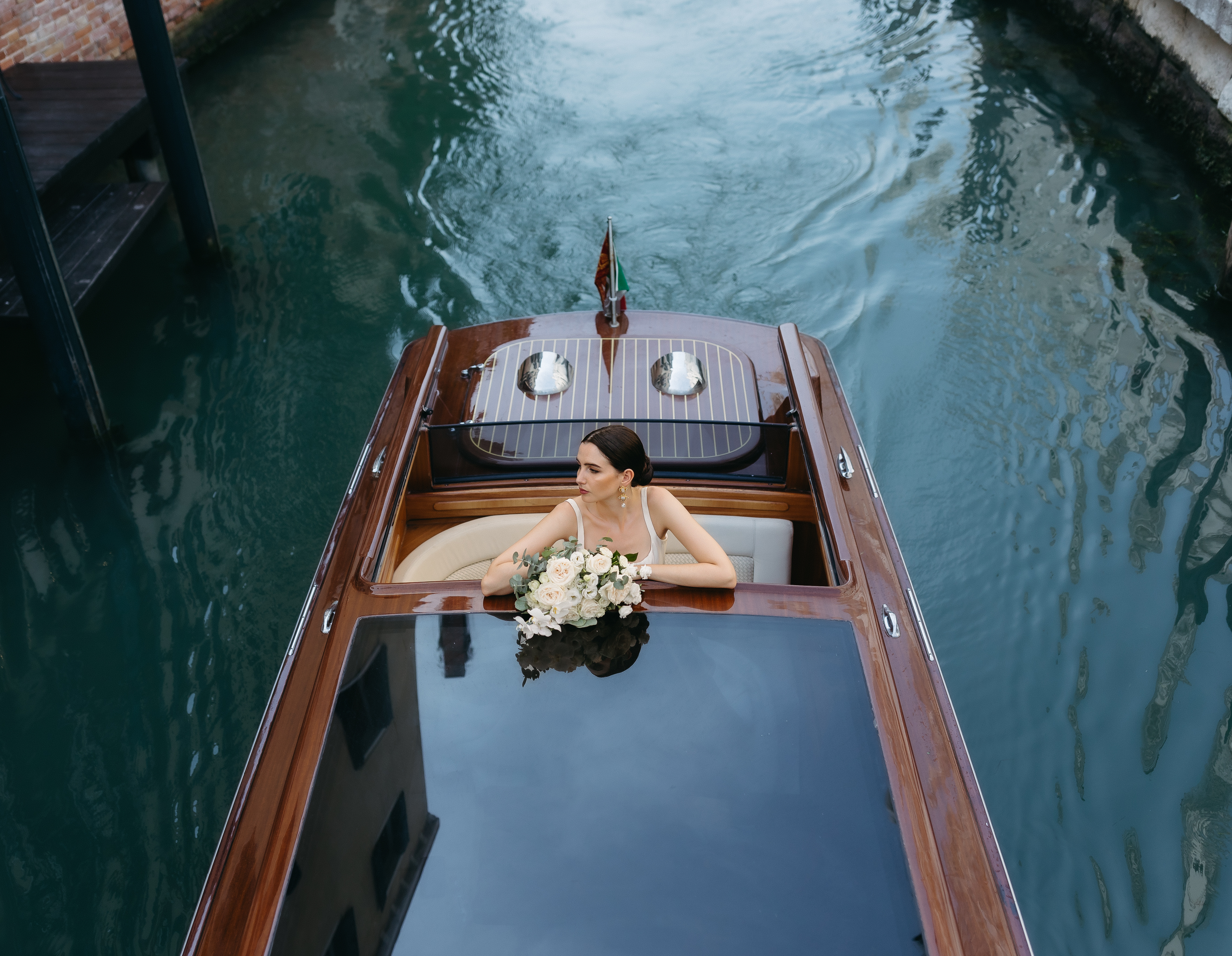 Bride arriving by boat for her Lido beach wedding in Venice, Italy – a unique and unforgettable entrance at Hotel Excelsior Venice Lido