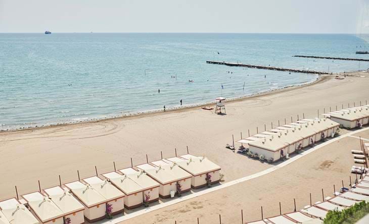 Luxury beach experience at Hotel Excelsior on Venice Beach Italy – the most iconic beach near Venice Italy, nestled along the elegant beach in Lido Venice.